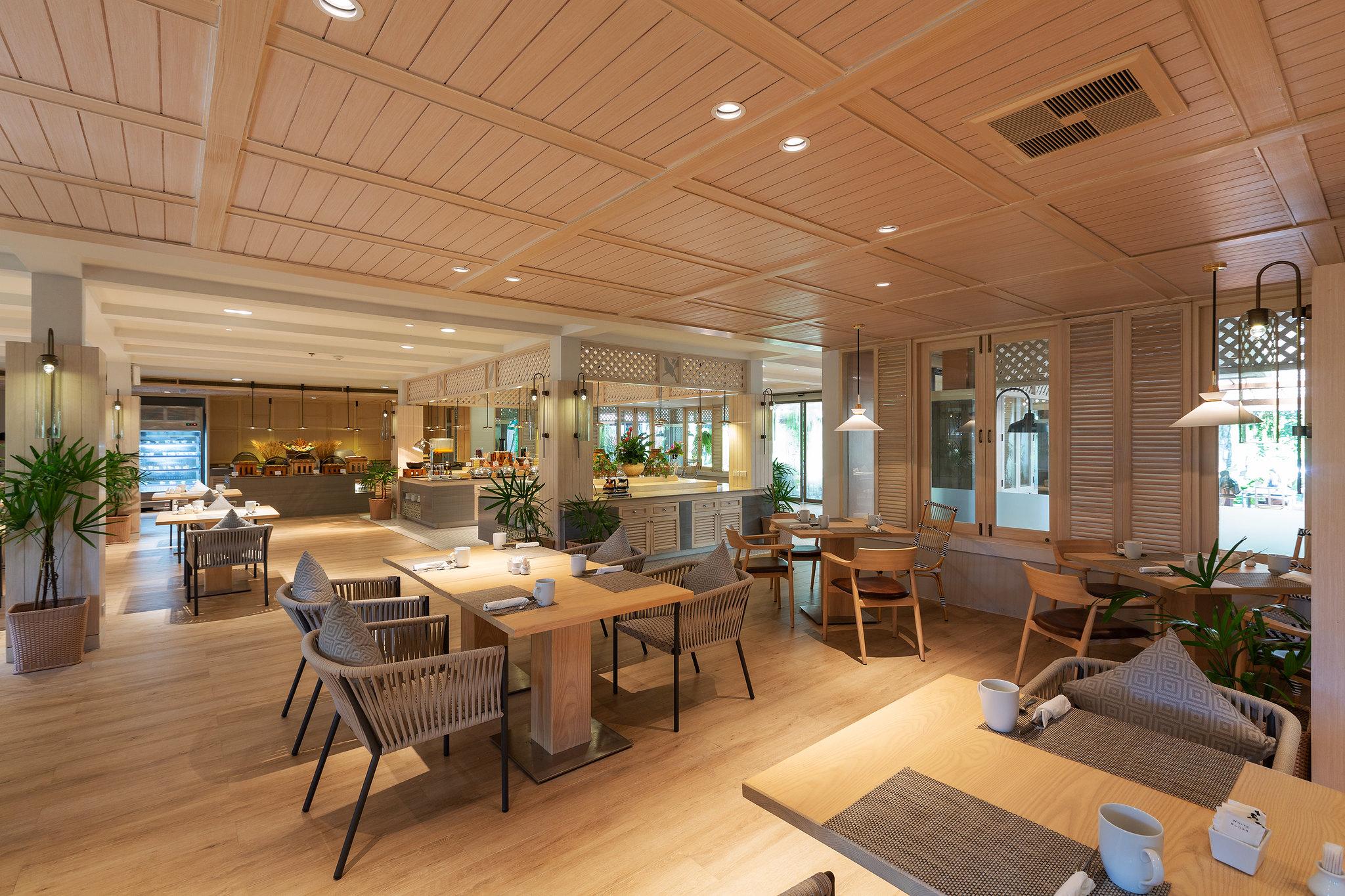 Khaolak Merlin Resort Khao Lak Exteriör bild The interior of the restaurant