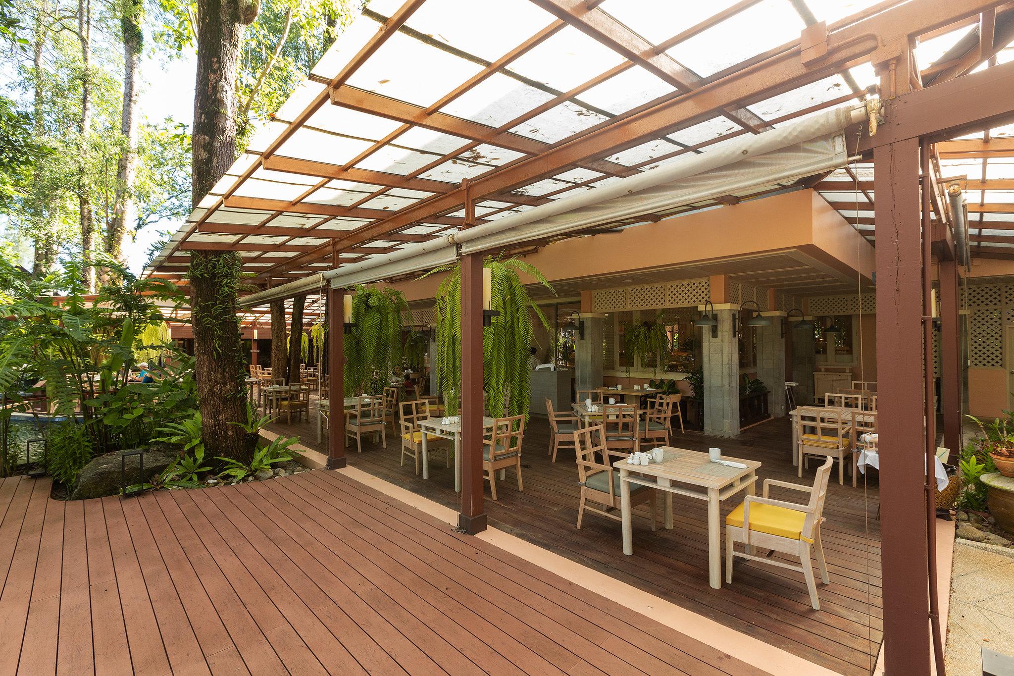 Khaolak Merlin Resort Khao Lak Exteriör bild The restaurant at the resort