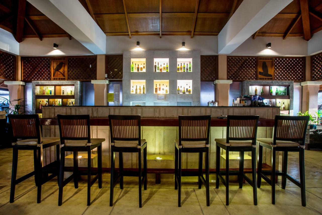 Khaolak Merlin Resort Khao Lak Exteriör bild The bar at the lobby